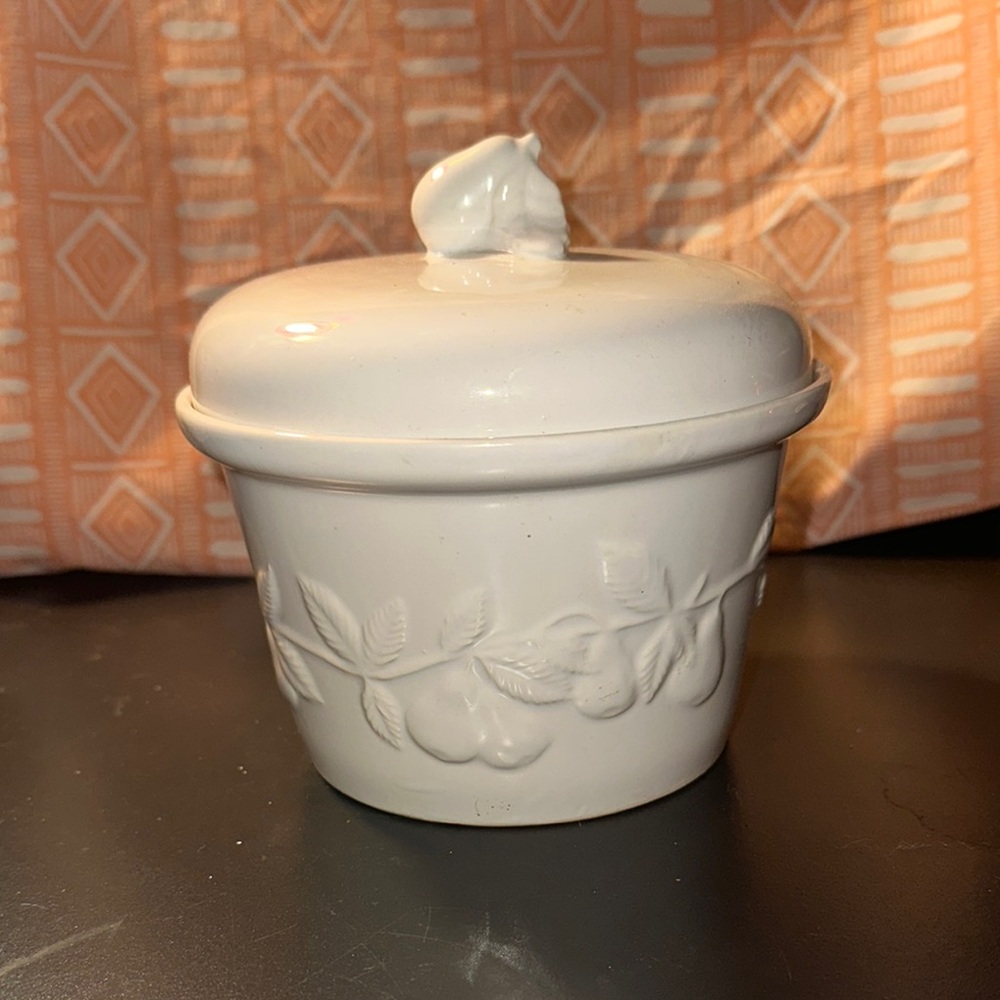 White Kitchen Food Storage Container with Embossed Design